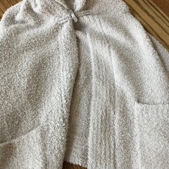 LAST ONE! Barefoot Dreams Hooded Shawl - Picture 3 of 7